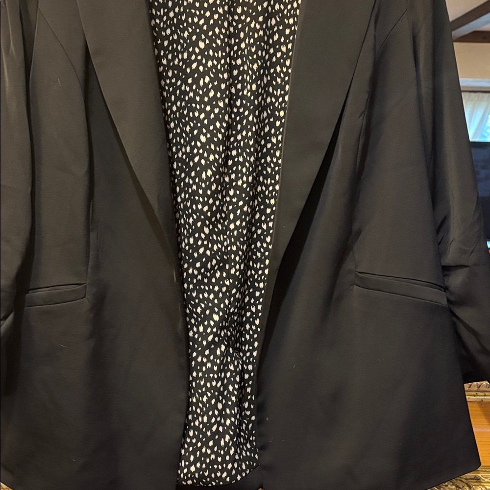 Skies are Blue Black Shiny Ruched Sleeve Blazer - Size 1X - Picture 3 of 7